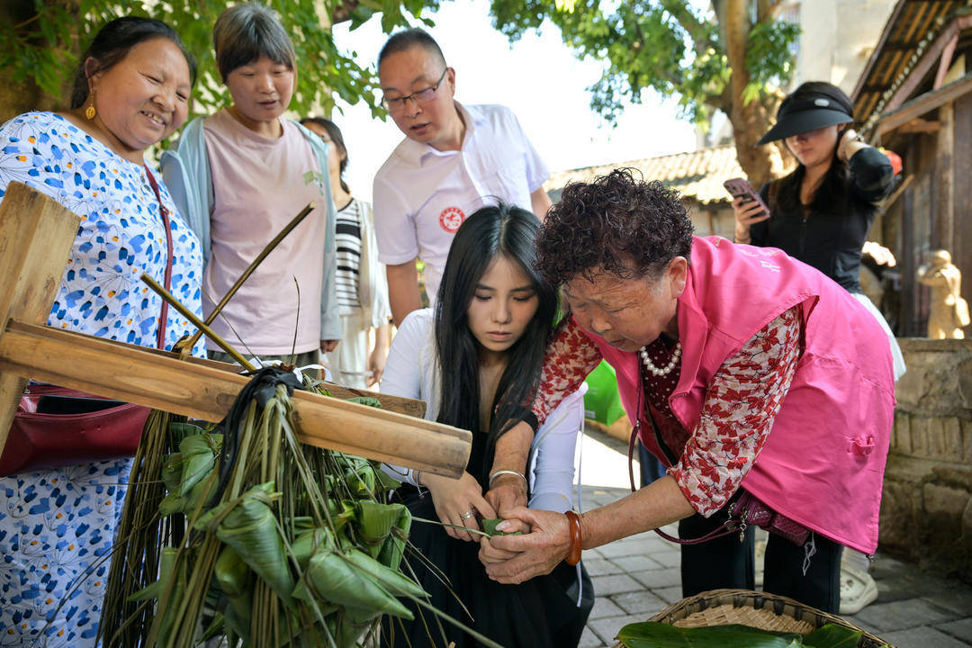 品特色美食<strong></p>
<p>特美食
</strong>，賞非遺、民俗展演 端午相約重慶這個(gè)古鎮(zhèn):特美食
