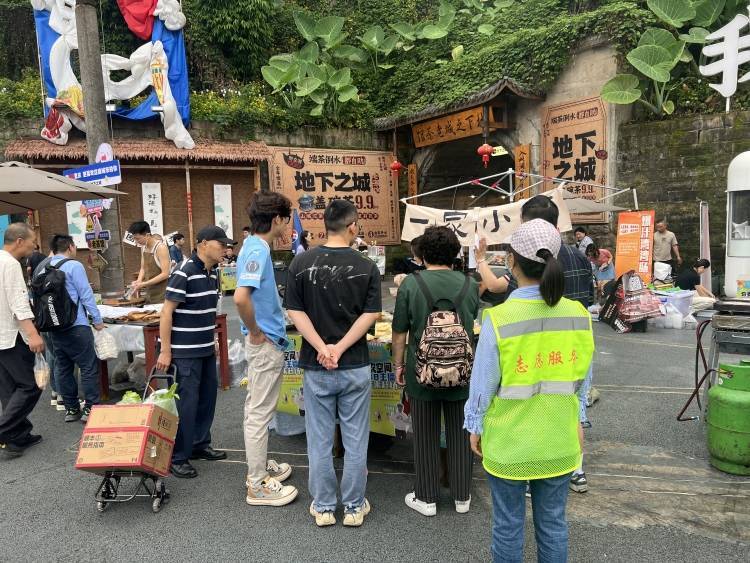 “洞享”美食盛宴 重慶渝北龍塔街道開展特集市活動(dòng):特美食