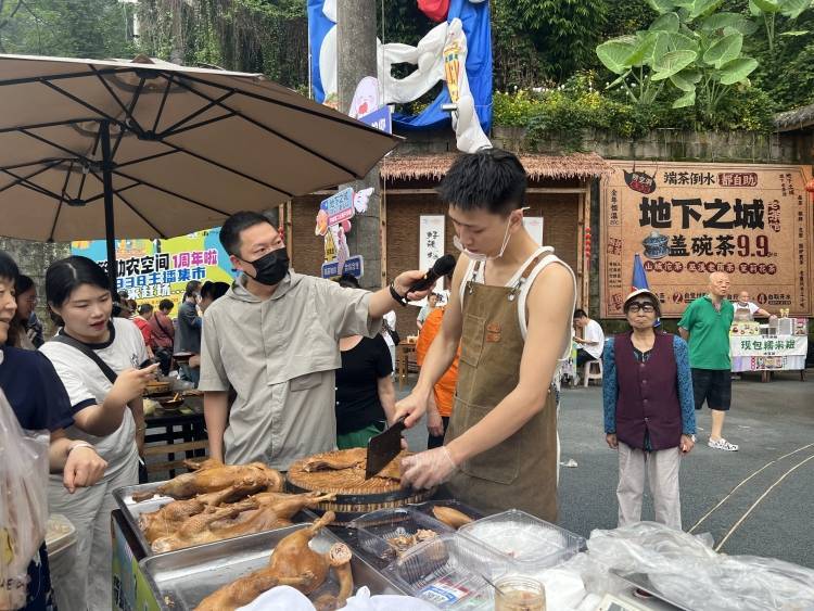 “洞享”美食盛宴 重慶渝北龍塔街道開展特色集市活動:特色美食
