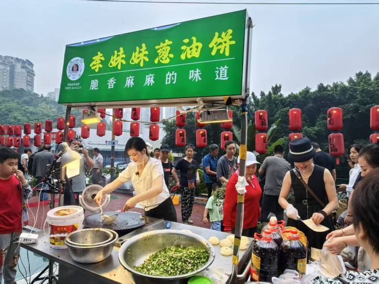 “洞享”美食盛宴 重慶渝北龍塔街道開展特色集市活動:特色美食
